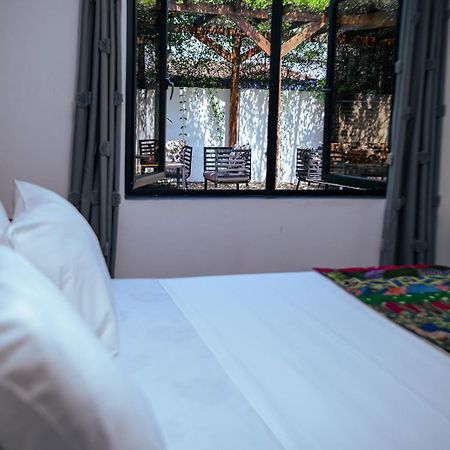 לומה Ahome Guest House & Lounge מראה חיצוני תמונה