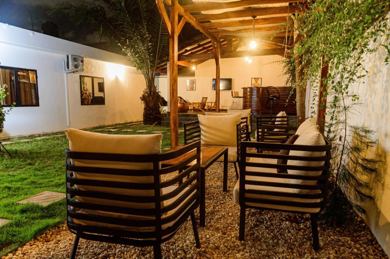 לומה Ahome Guest House & Lounge מראה חיצוני תמונה