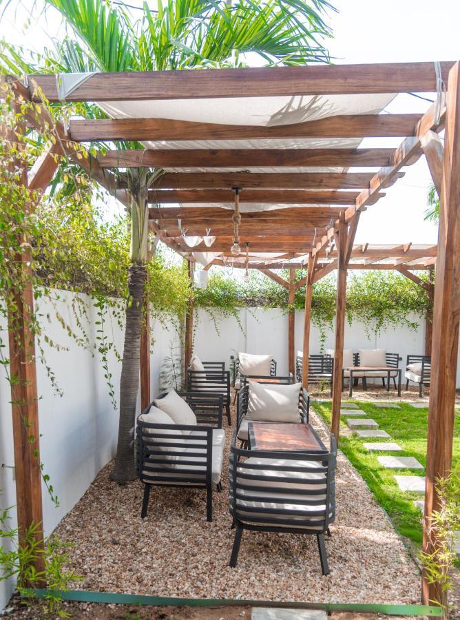 לומה Ahome Guest House & Lounge מראה חיצוני תמונה