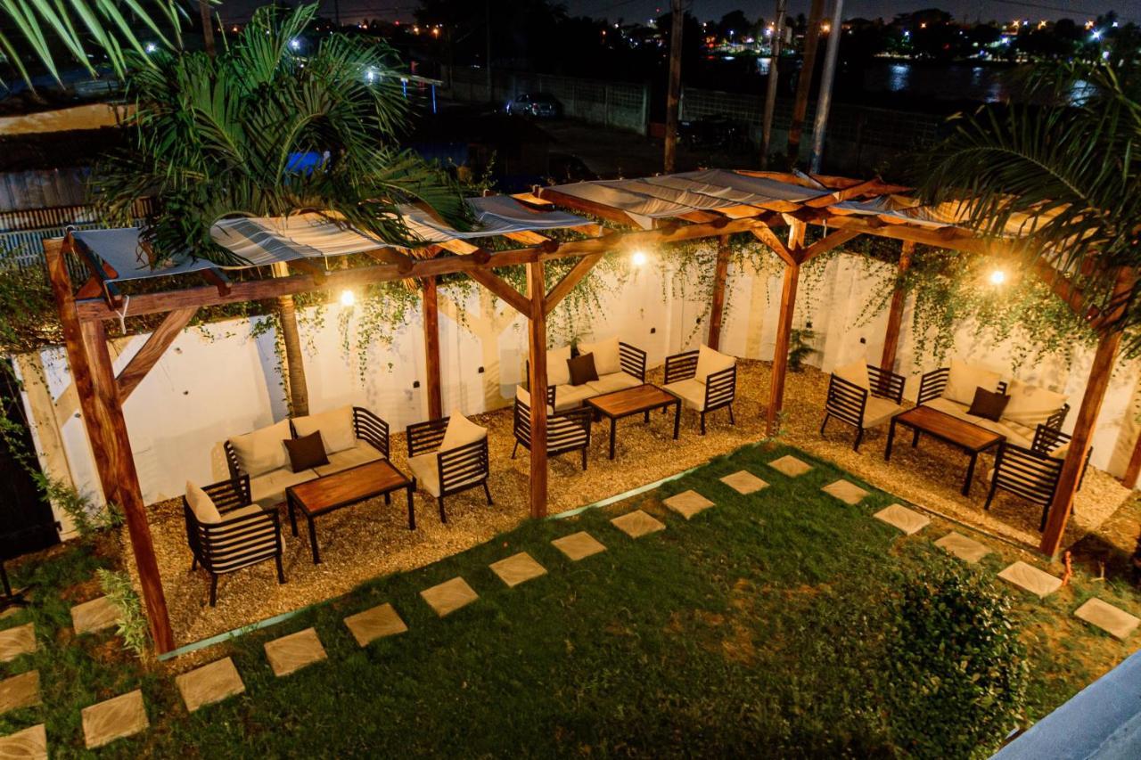 לומה Ahome Guest House & Lounge מראה חיצוני תמונה