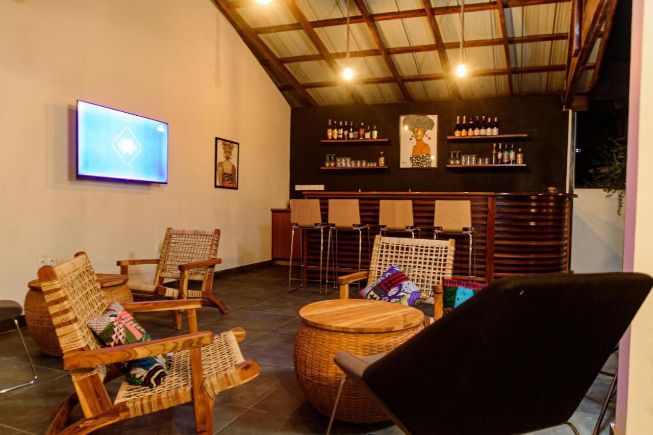 לומה Ahome Guest House & Lounge מראה חיצוני תמונה