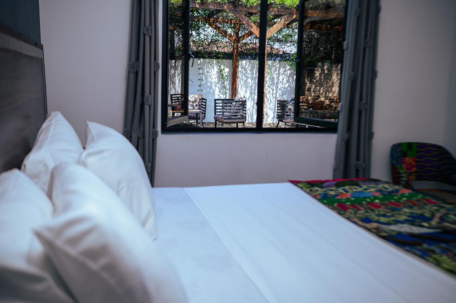 לומה Ahome Guest House & Lounge מראה חיצוני תמונה